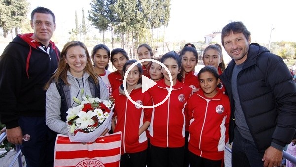 Antalyaspor Teknik Direktörü Leonardo'dan Öğretmenler Günü ziyareti