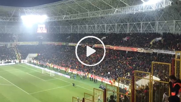 Malatya'da devre arasında stad hoparlörlerinden "Mor Menekşe" şarkısı çalıyor