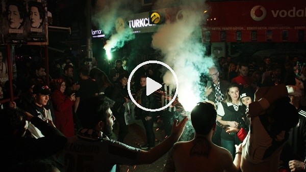 Beşiktaşlı taraftarlar galibiyeti Çarşı'da kutladı