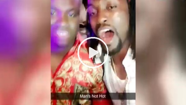 Adebayor müzikte de yetenekli