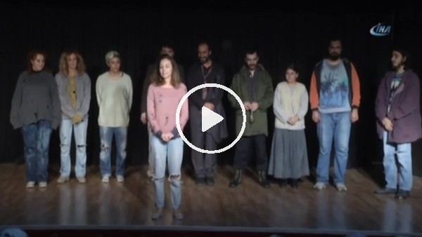 Bu kez sahaya değil sahneye çıktılar