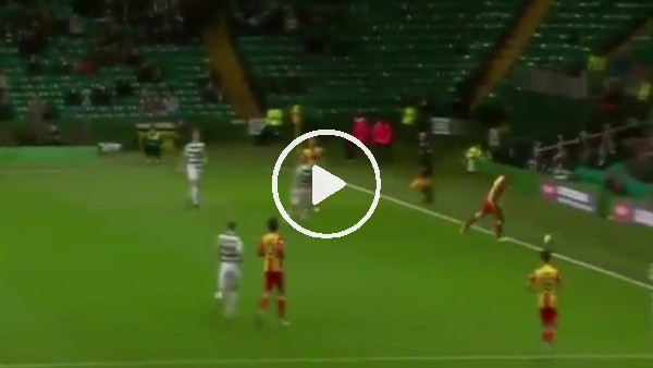 Celtic taraftarına topu attı, futbolcular peşini bırakmadı!