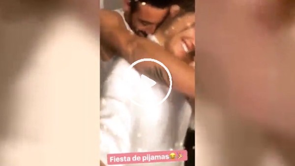 Isla ve sevgilisinden pijama partisi