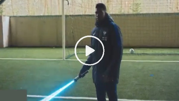 Umtiti kaleyi Star Wars kılıcıyla korudu!