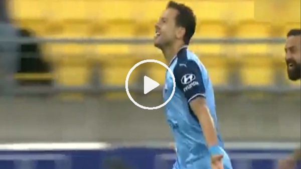 Bobo, Avustralya'yı salladı! Hat-trick...