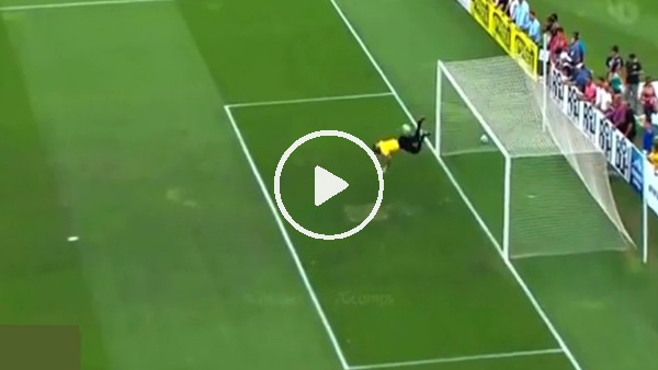 Efsaneler maçında Higuita kurtarışı!