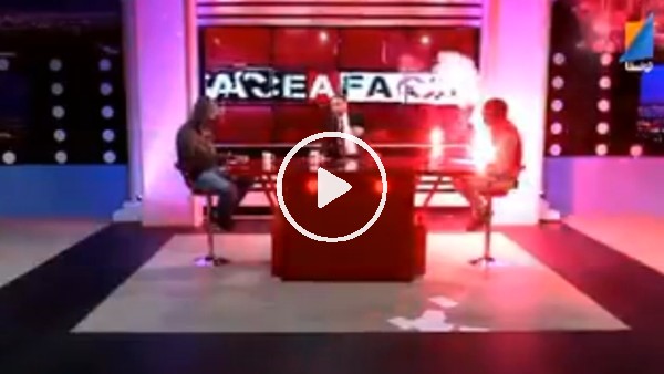 Tribün lideri canlı yayında meşale yaktı