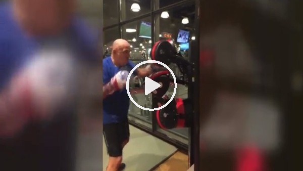 Sinan Engin formunu böyle koruyor