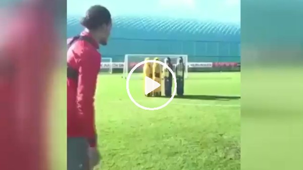 Van Dijk'ten antrenmanda frikik şov