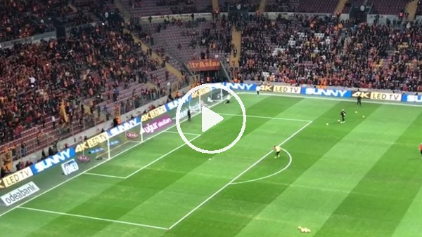 Galatasaray taraftarı, Sabri Sarıoğlu'nu tribüne çağırdı