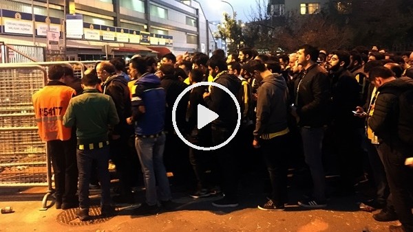 Fenerbahçe taraftarından maça yoğun ilgi