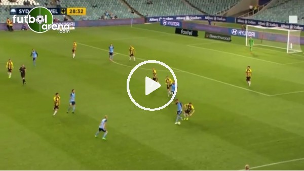 Eski Beşiktaşlı Bobo fırsatı kaçırmadı ve kaleciyi avladı