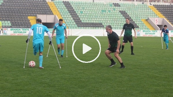 Denizli ampute futbol takımı ile Denizlispor yönetimi maç yaptı