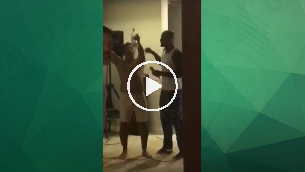 Felipe Melo, yeni yıla Galatasaray marşıyla girdi