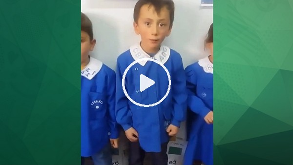 Minik öğrencilerden Cenk Tosun'a veda!