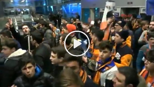 Başakşehir taraftarları Arda Turan'ı "İmparator" tezahüratıyla karşıladı