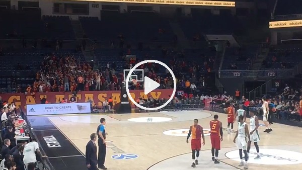 Galatasaraylı taraftarlar Can Topsakal ve Erman Kunter'i istifaya çağırdı