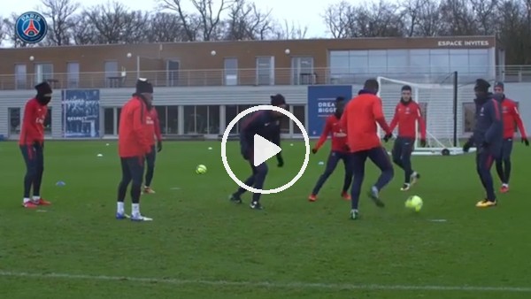 Neymar'dan antrenmanda enfes bacak arası!