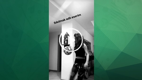 Derya Uluğ'un canı sıkılırsa!