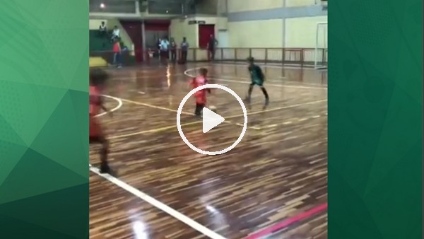 Minik yıldız Marco Antonio'dan harika gol!