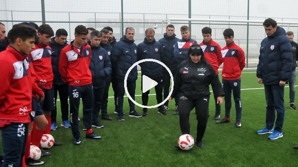 Futbolculara "ölü yaprak" dersi