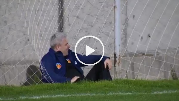 Sumudica düşse de çaktırmıyor