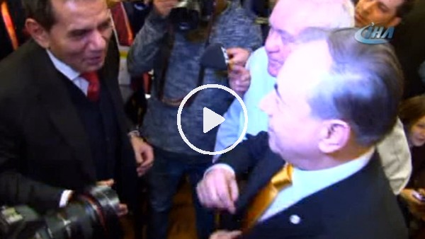 Dursun Özbek, Mustafa Cengiz'i tebrik ederek salondan ayrıldı