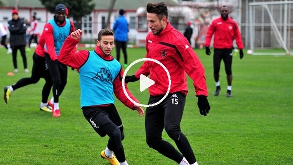 Samsunspor'da 2 futbolcu döndü, 1 futbolcu gitti