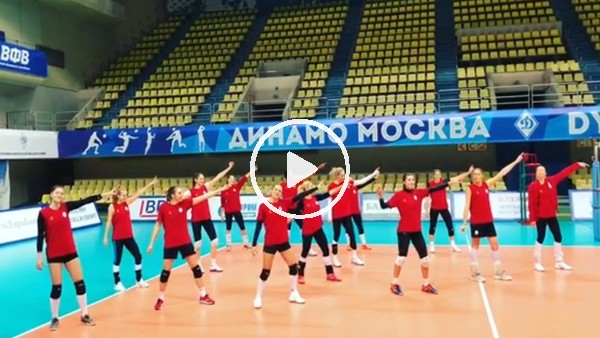 Galatasaray Kadın Voleybol Takımı galibiyeti Tarkan şarkısıyla kutladı