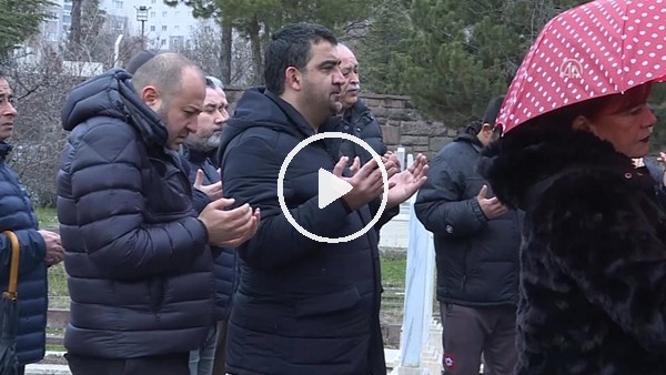 İlhan Cavcav kabri başında anıldı 