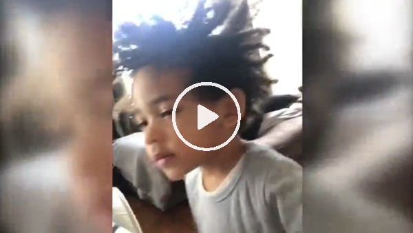 Noah'ın yeni doğan kardeşiyle keyifli anları