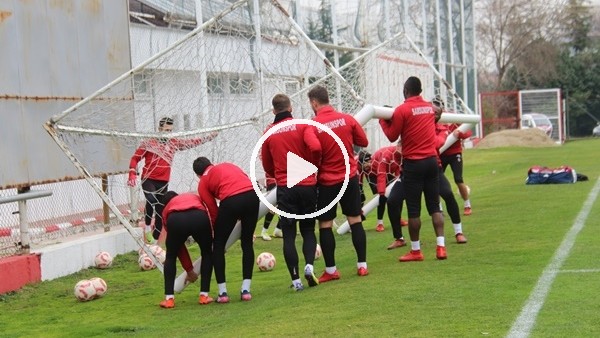 Samsunspor'da alacakları ödenmeyen Ayite ve Samed antrenmana çıkmadı