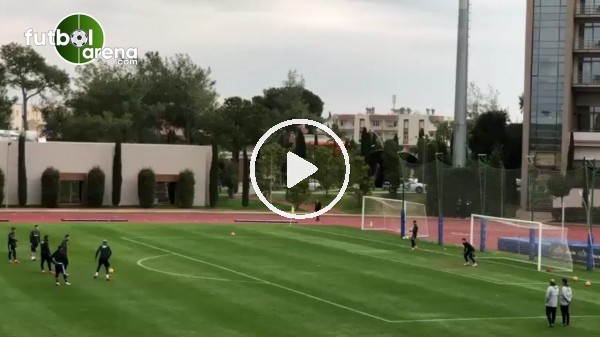 Beşiktaşlı futbolculardan şut çalışması