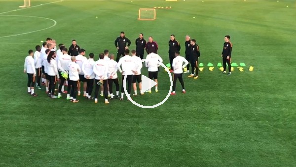 Fatih Terim futbolcularla toplantı yaptı