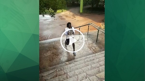 Gomis tatilde de çalışmayı bırakmıyor!