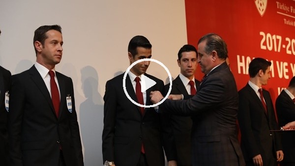 Hakemler kokartlarını teslim aldı