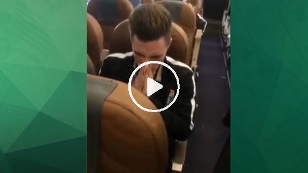 Rus futbolcu parayla burnunu sildi