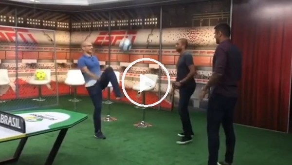 Alex de Souza ve arkadaşlarından ayak tenisi