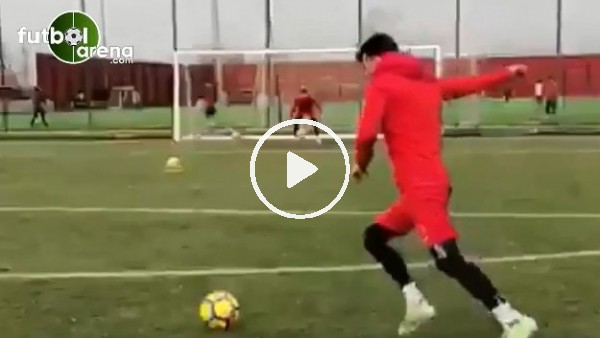 Kayserisporlu Güray Vural'dan antrenmanda jeneriklik gol