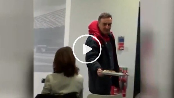 Carvalhal'den gazetecilere tatlı ikramı
