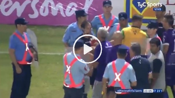 Polis, hakemi zor kurtardı