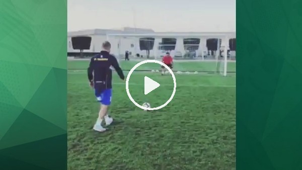 Wesley Sneijder ile Bülent Serttaş sosyal medyayı salladı