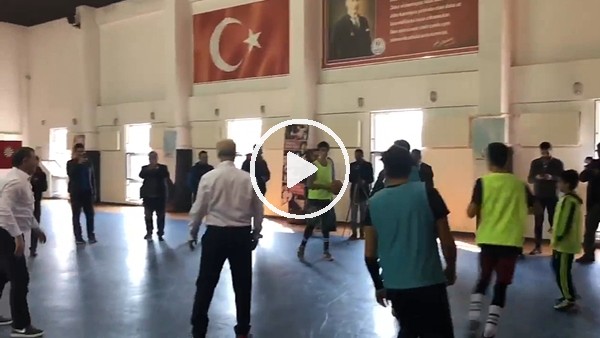 Bakan Osman Aşkın Bak'tan Cedi Osman'a: "Takımda yer var mı kardeşim?"