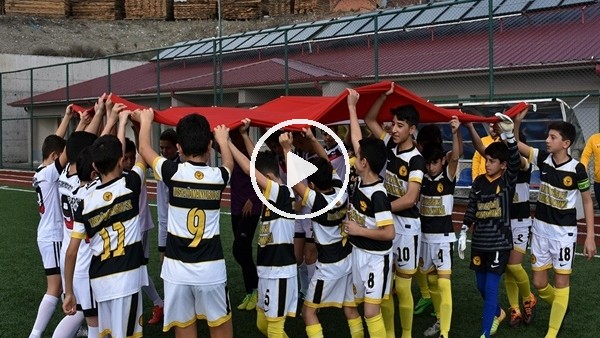 Kastamonu U-13 maçında minik sporculardan Türk ordusuna destek