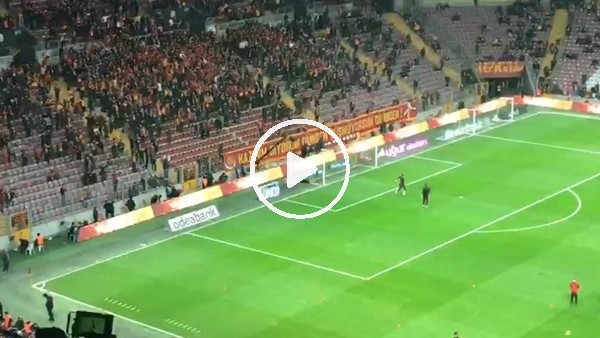 Galatasaray taraftarından Gomis'e moral!