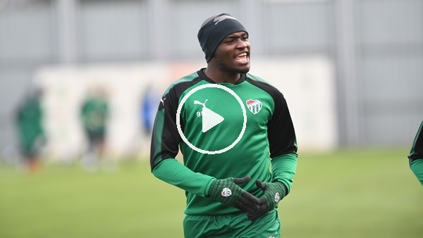 Bursaspor'da Sow döndü, Badu'dan kötü haber