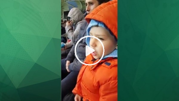 Minik Başakşehirli kendini marşa kaptırdı!
