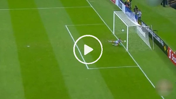 Gole giden topu böyle kurtardı!