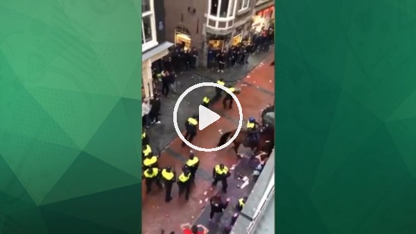 Hollanda polisinden İngiliz taraftarlara coplu müdahale!