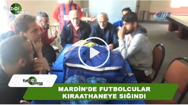 Futbolcular tesisten atılınca bavullarıyla kıraathaneye sığındı
